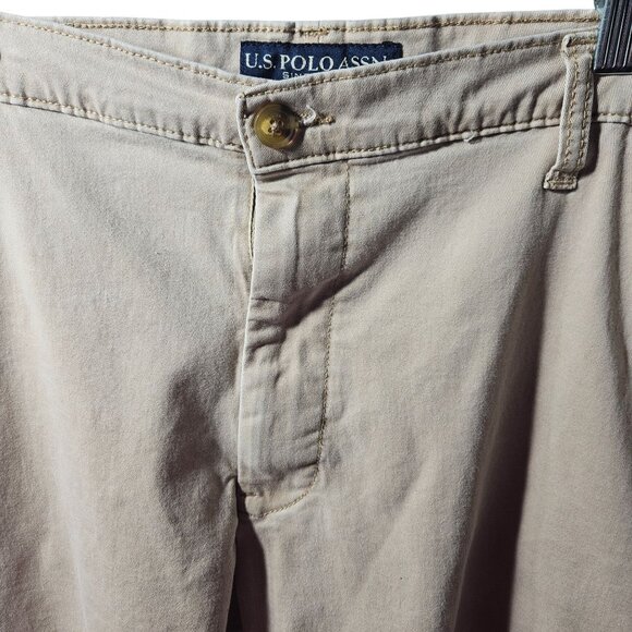 U.S. Polo Assn. Mens Stretch Khaki Shorts W4U Beige With Button & Zip Closure - Picture 3 of 8